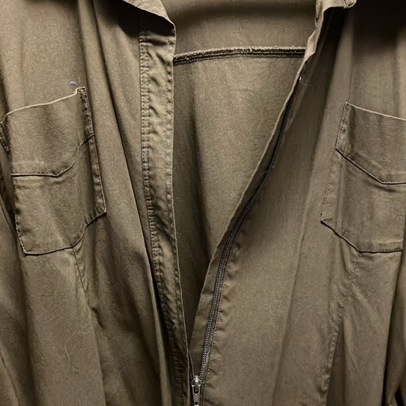 Venezia Jeans Clothing Co. Heavy Duty, Zippered, Pleated Men’s Shirt - Picture 7 of 9